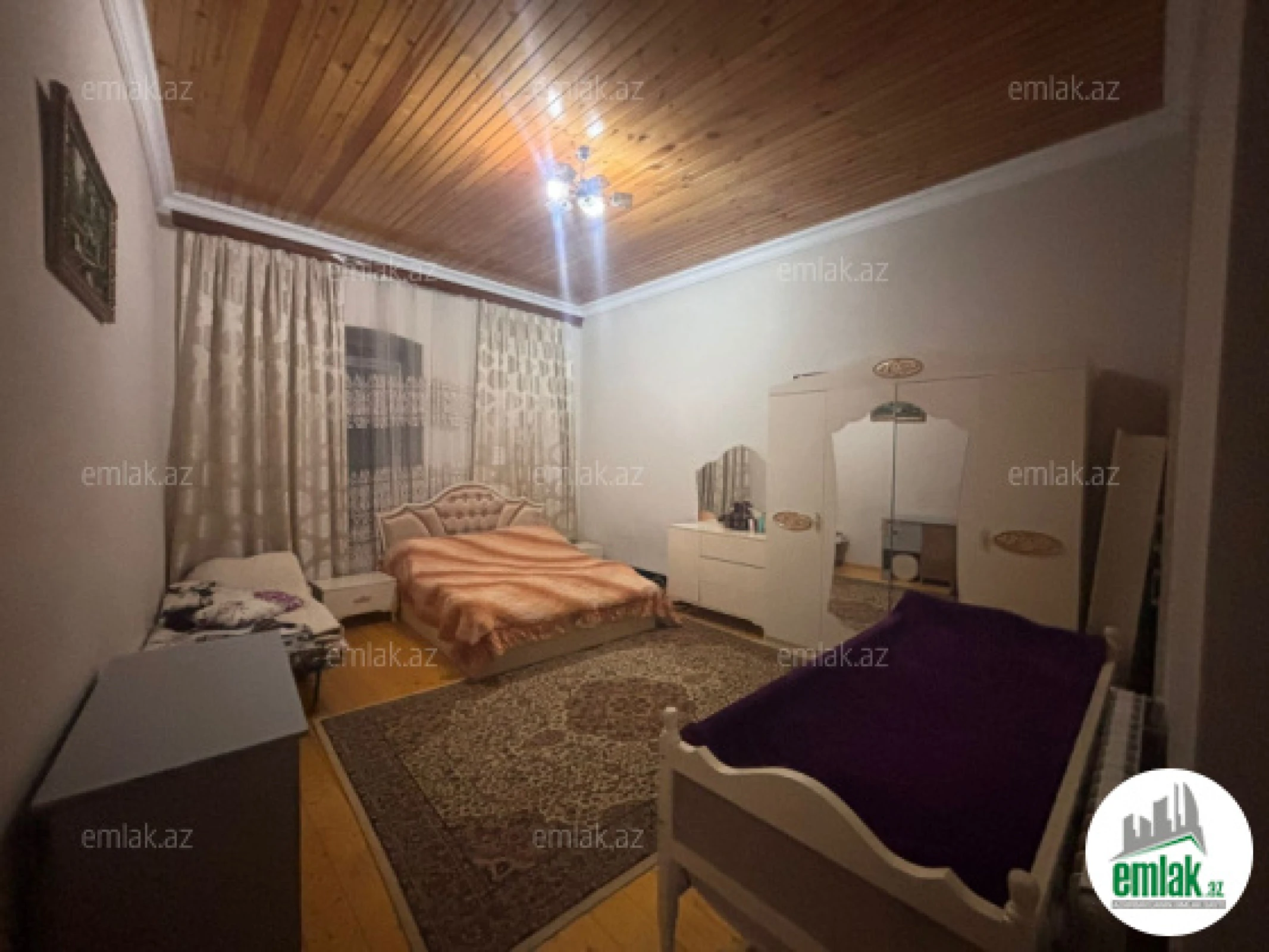 Satılır 9 otaqlı həyət evi 200 m²