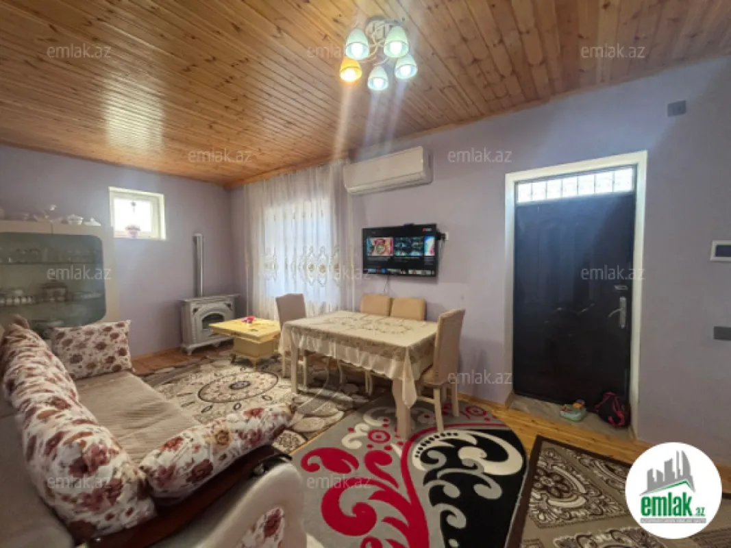 Satılır 9 otaqlı həyət evi 200 m²