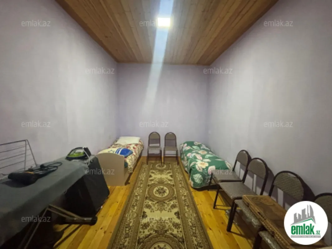 Satılır 9 otaqlı həyət evi 200 m²