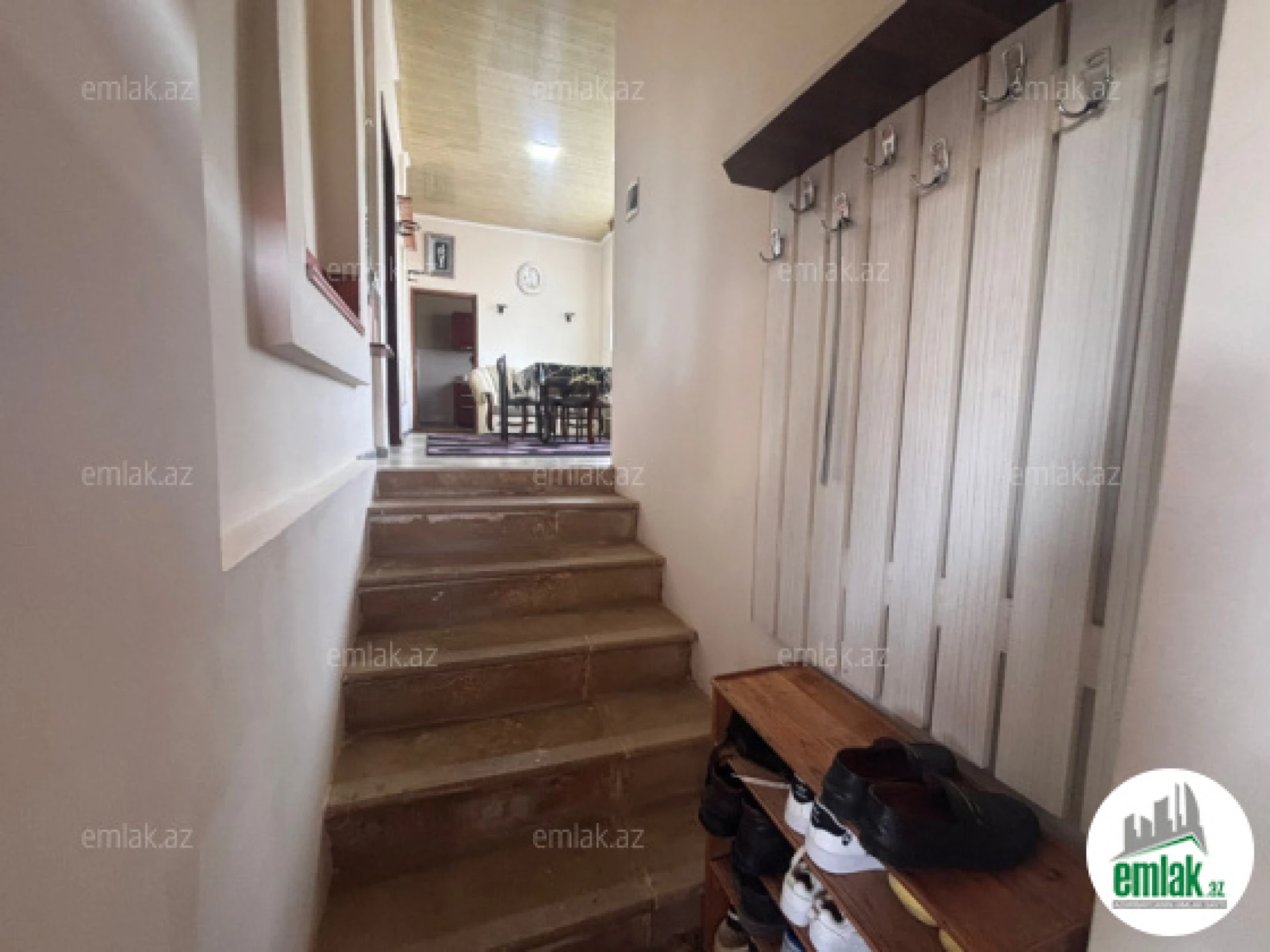Satılır 9 otaqlı həyət evi 200 m²