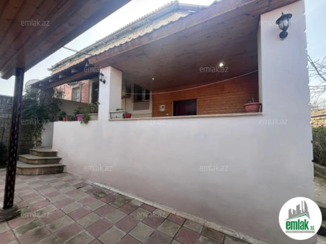 Satılır 9 otaqlı həyət evi 200 m²