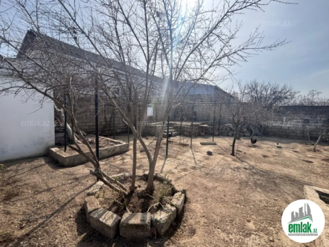 Satılır 9 otaqlı həyət evi 200 m²