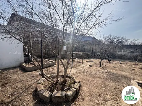 Satılır 9 otaqlı həyət evi 200 m²