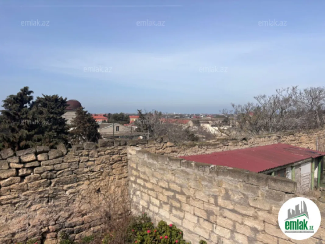 Satılır 9 otaqlı həyət evi 200 m²