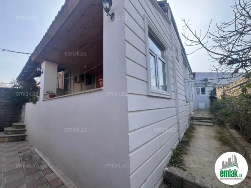 Satılır 9 otaqlı həyət evi 200 m²