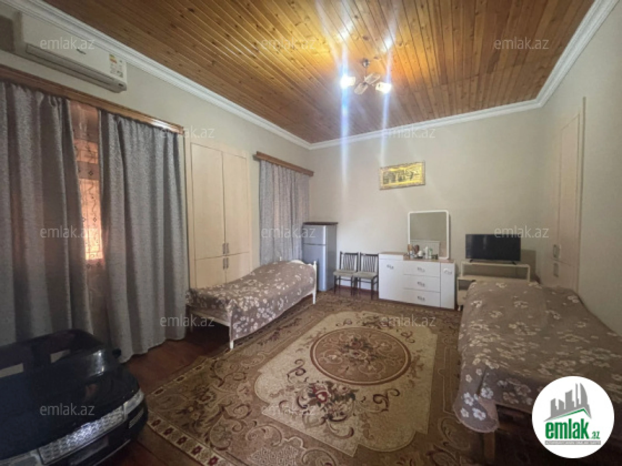 Satılır 9 otaqlı həyət evi 200 m²