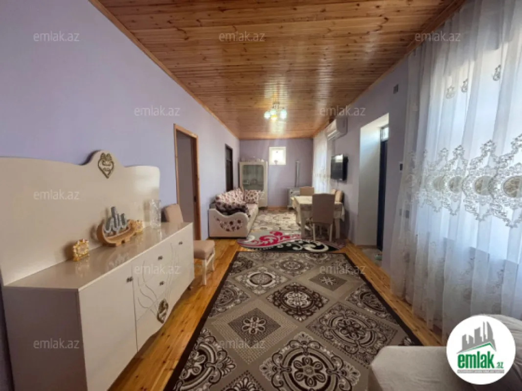 Satılır 9 otaqlı həyət evi 200 m²