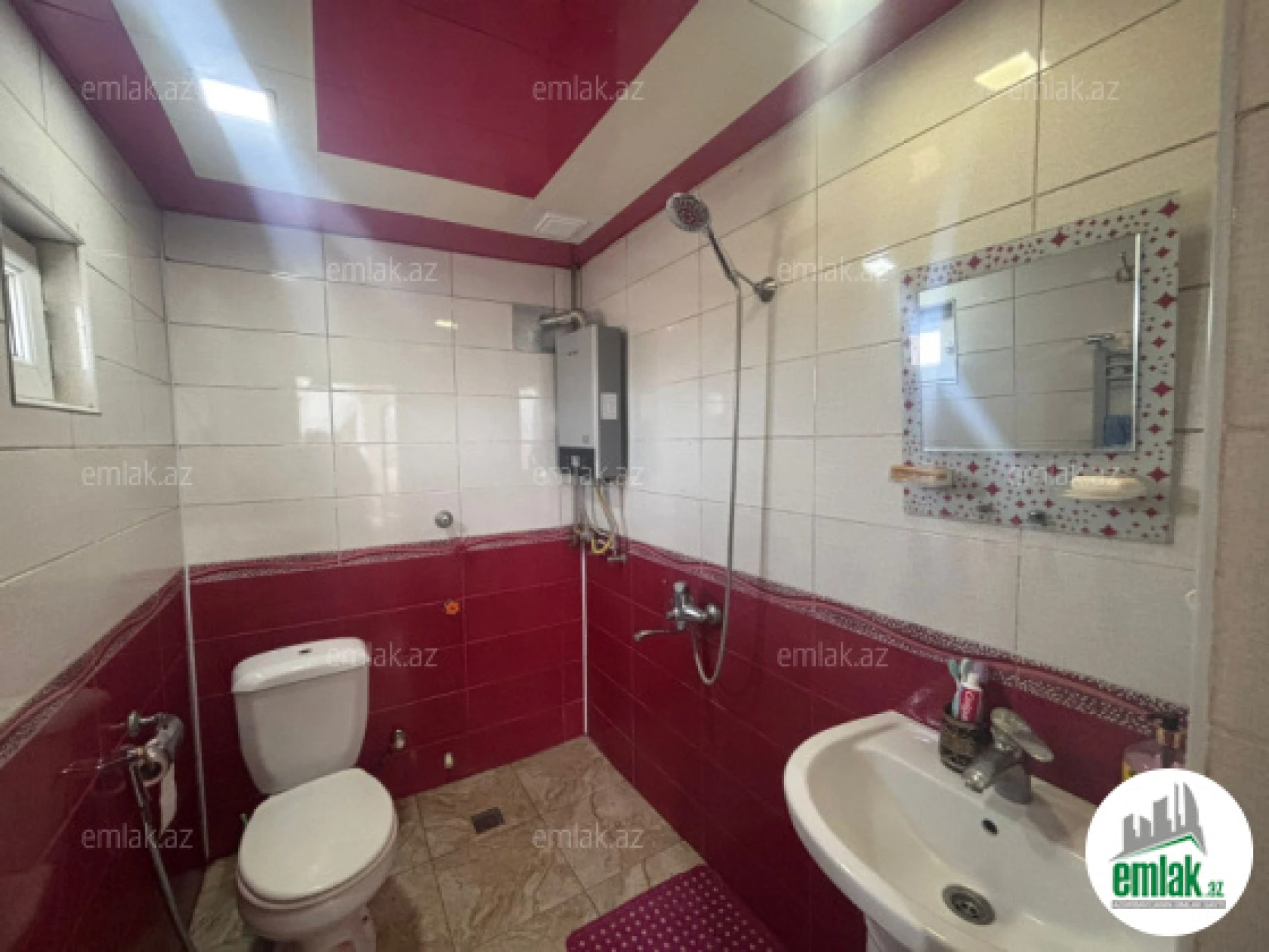 Satılır 9 otaqlı həyət evi 200 m²