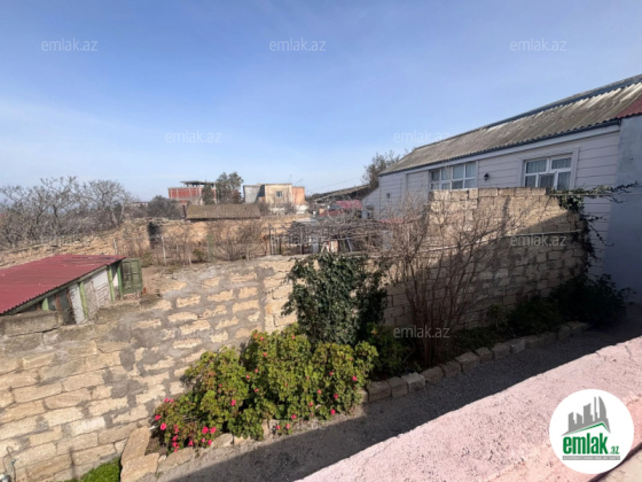 Satılır 9 otaqlı həyət evi 200 m²