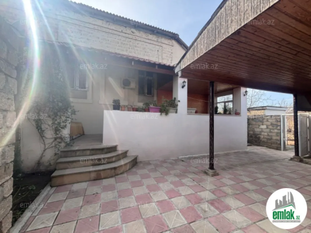 Satılır 9 otaqlı həyət evi 200 m²