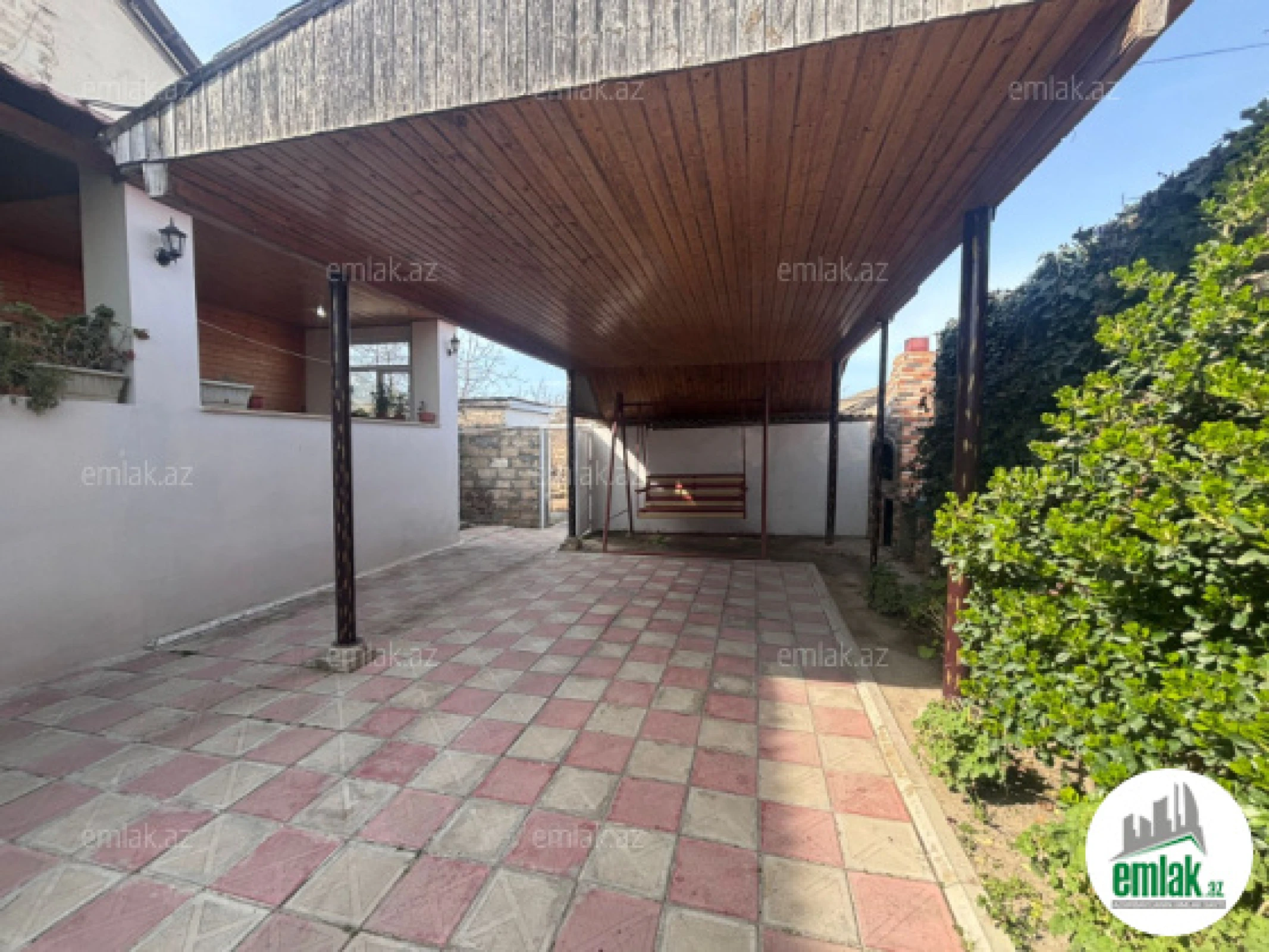 Satılır 9 otaqlı həyət evi 200 m²