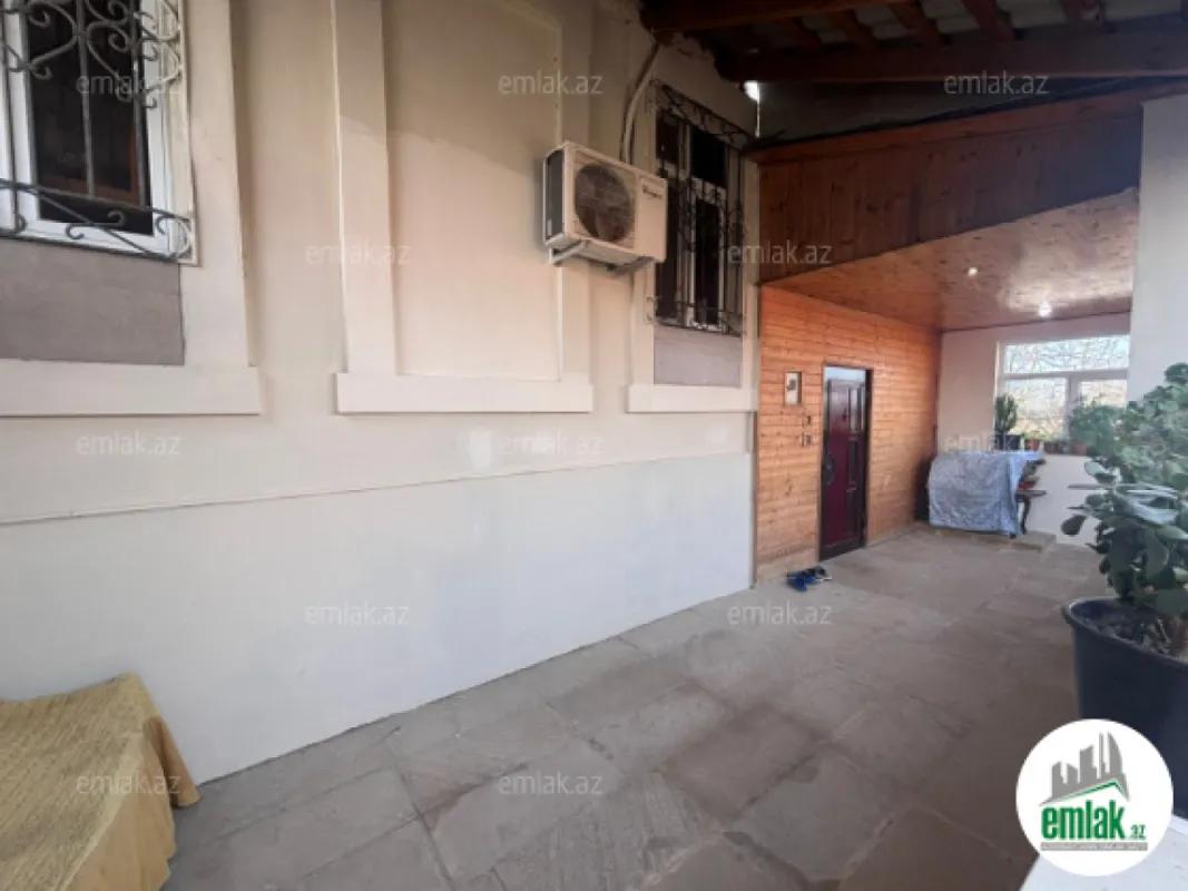 Satılır 9 otaqlı həyət evi 200 m²