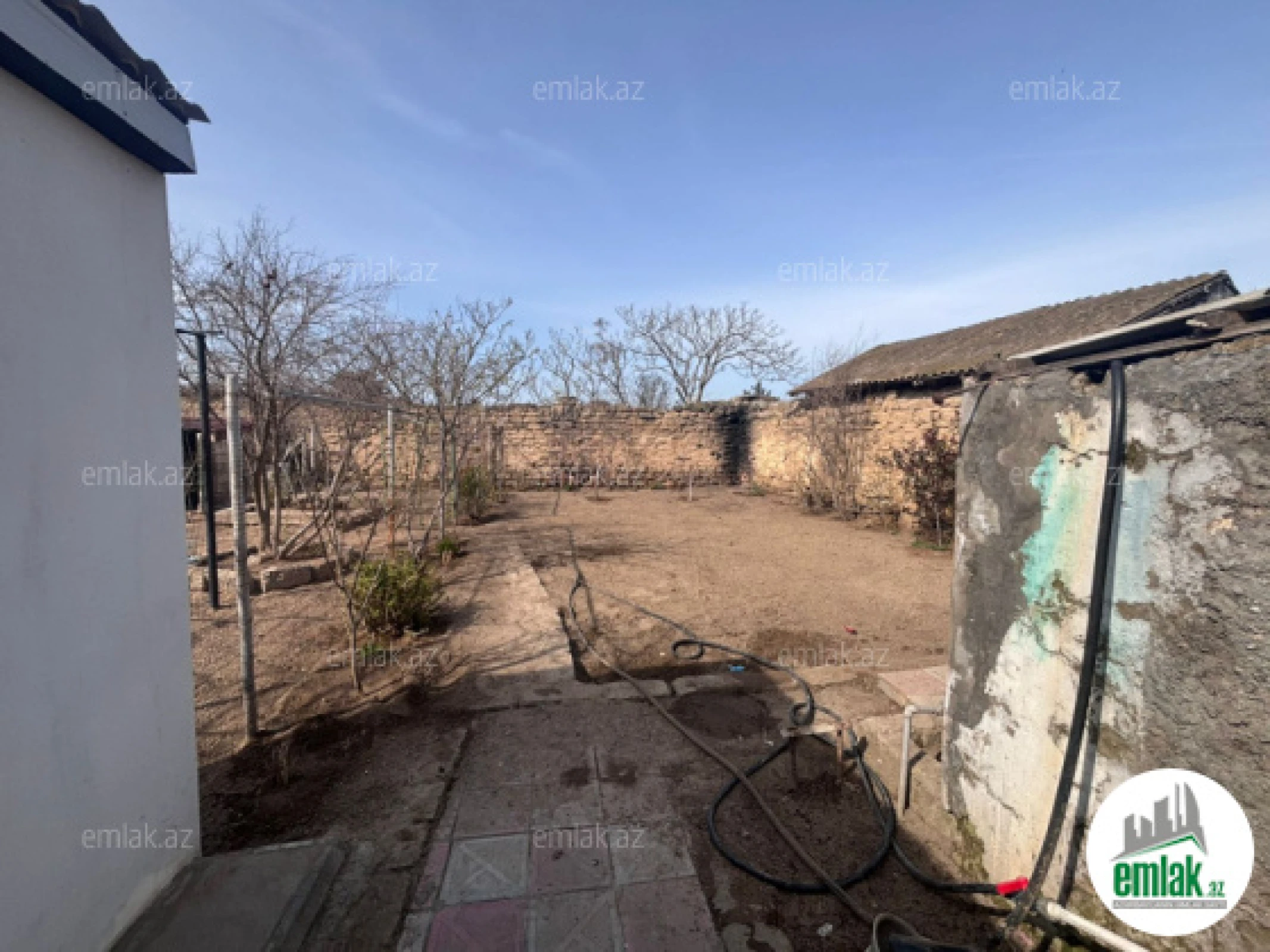 Satılır 9 otaqlı həyət evi 200 m²