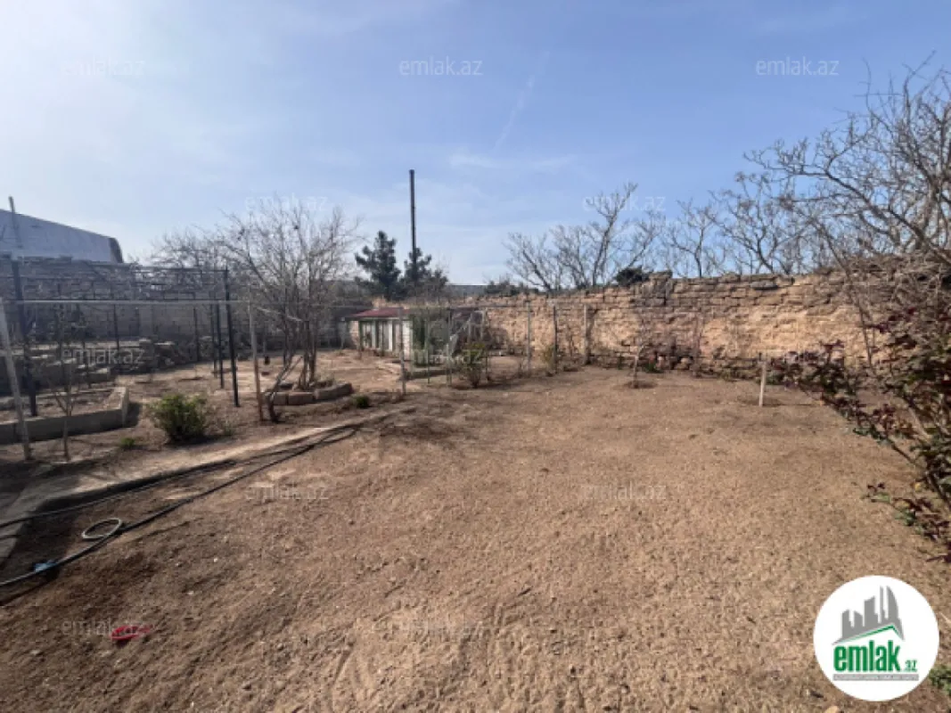 Satılır 9 otaqlı həyət evi 200 m²