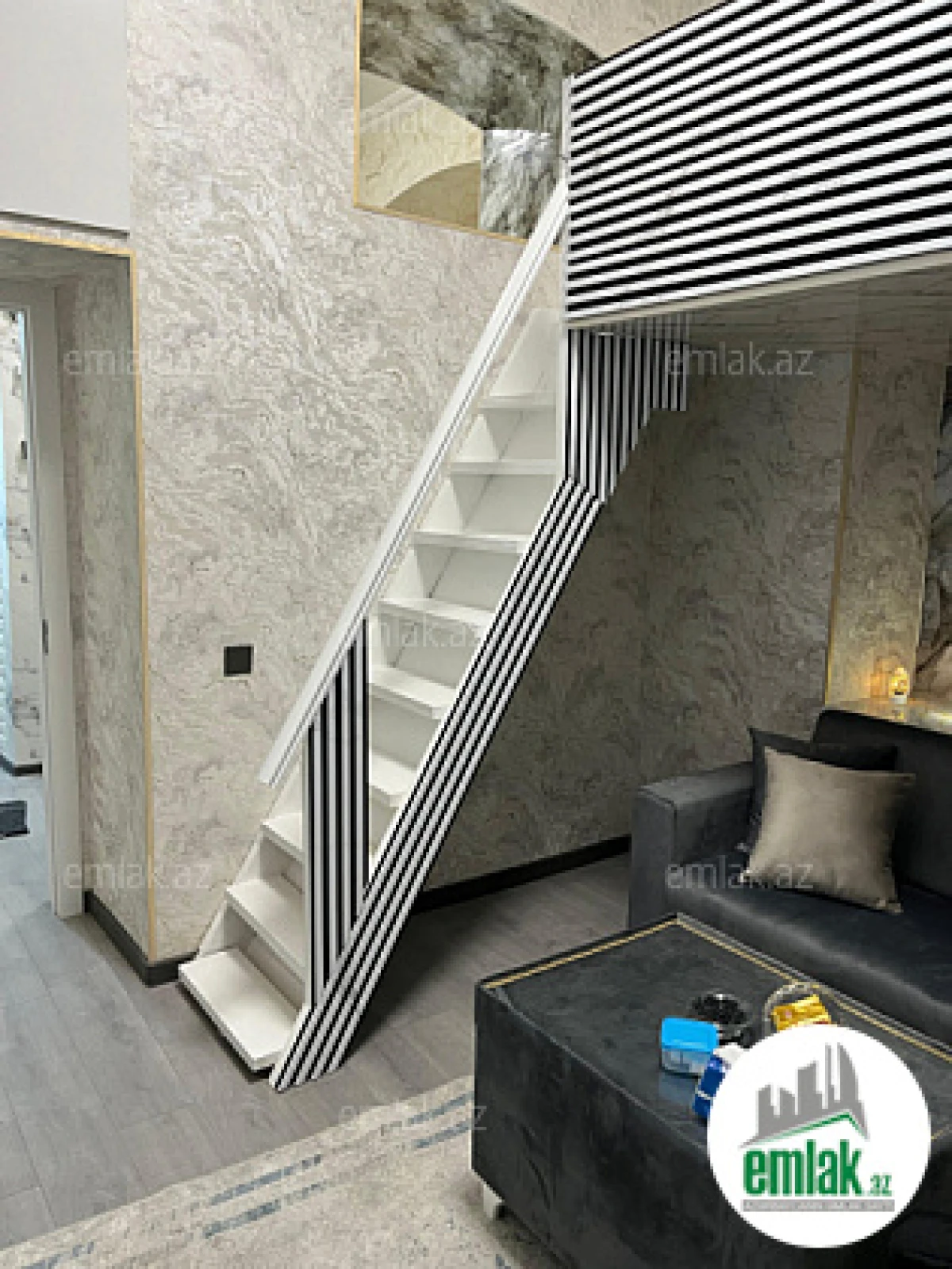 Satılır 1 otaqlı köhnə tikili 25 m²