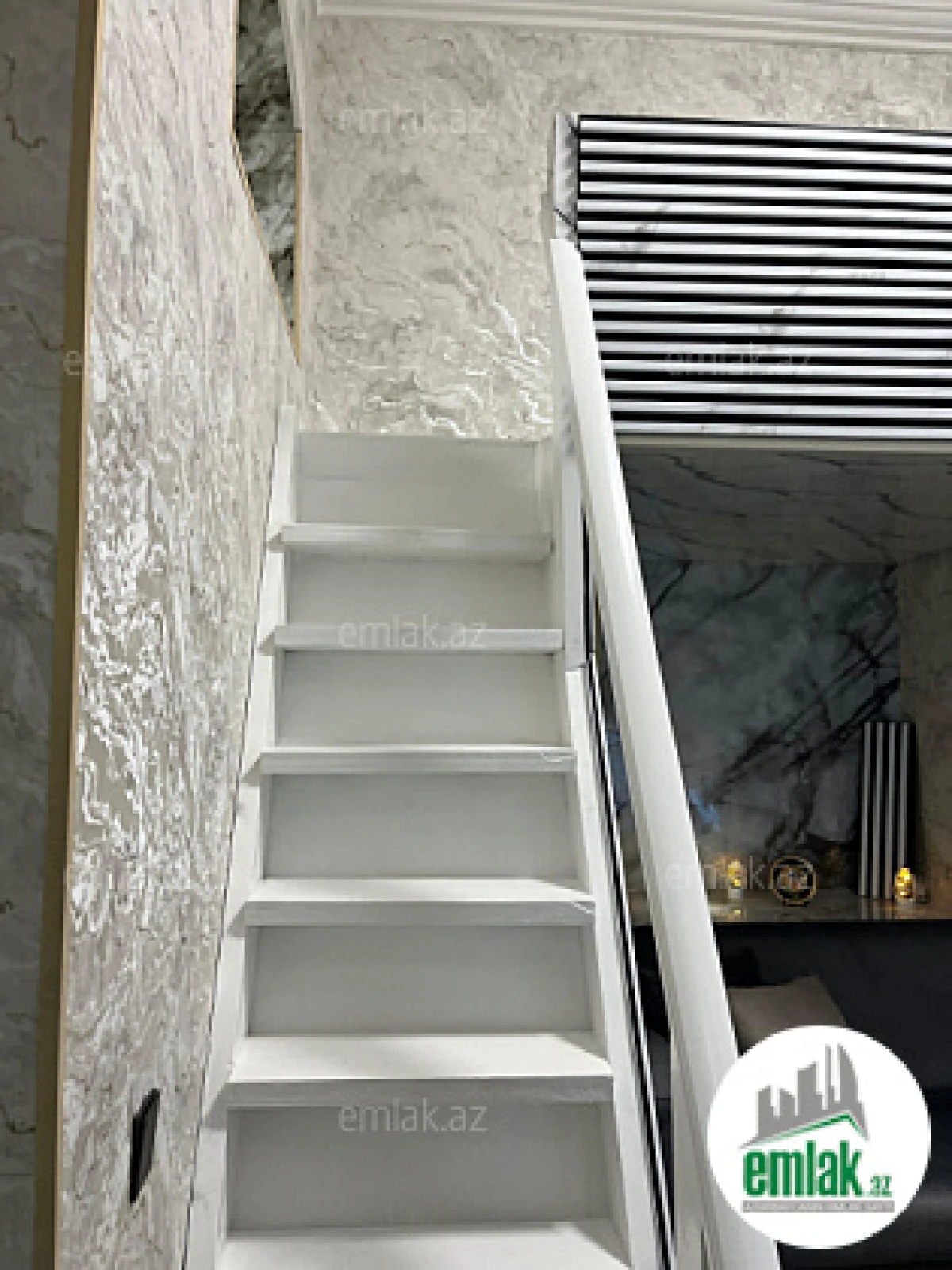 Satılır 1 otaqlı köhnə tikili 25 m²