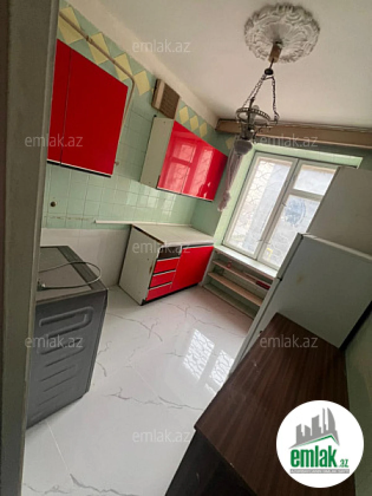 Satılır 3 otaqlı köhnə tikili 70 m²