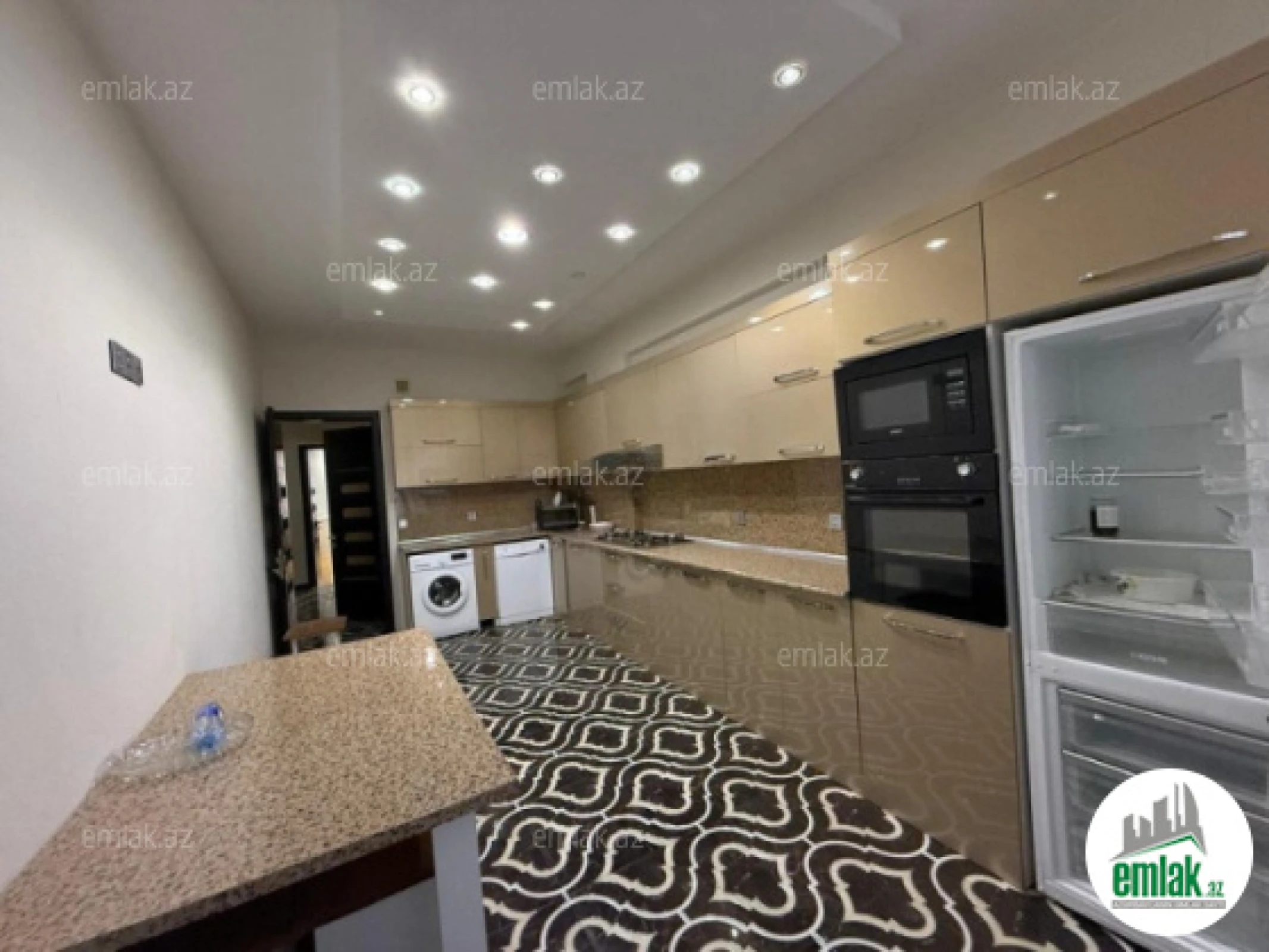 Satılır 3 otaqlı yeni tikili 136 m²