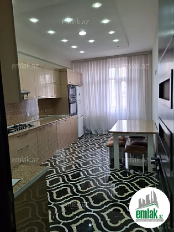 Satılır 3 otaqlı yeni tikili 136 m²