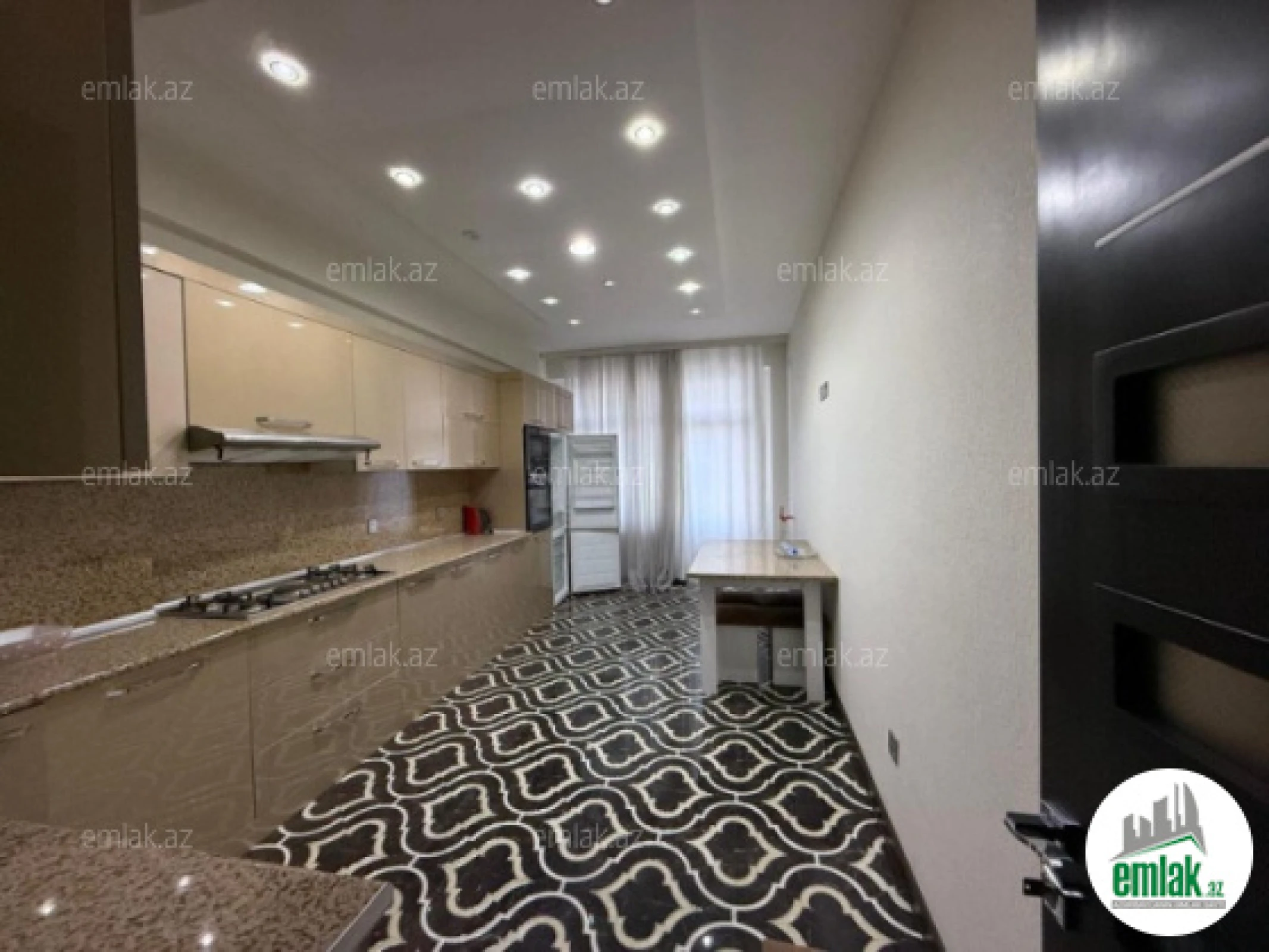 Satılır 3 otaqlı yeni tikili 136 m²