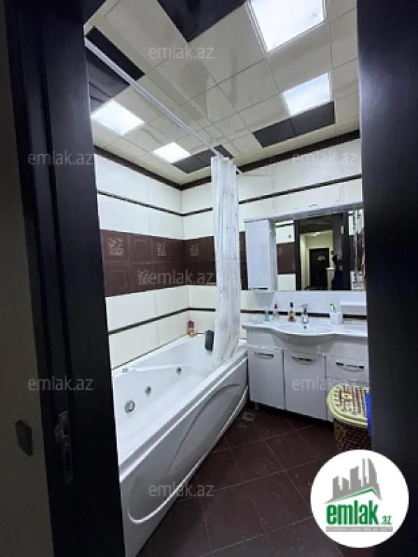 Satılır 3 otaqlı yeni tikili 136 m²