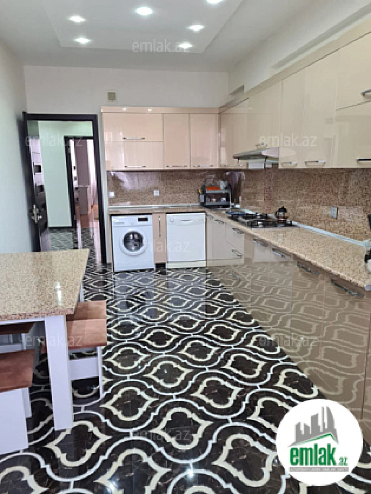 Satılır 3 otaqlı yeni tikili 136 m²