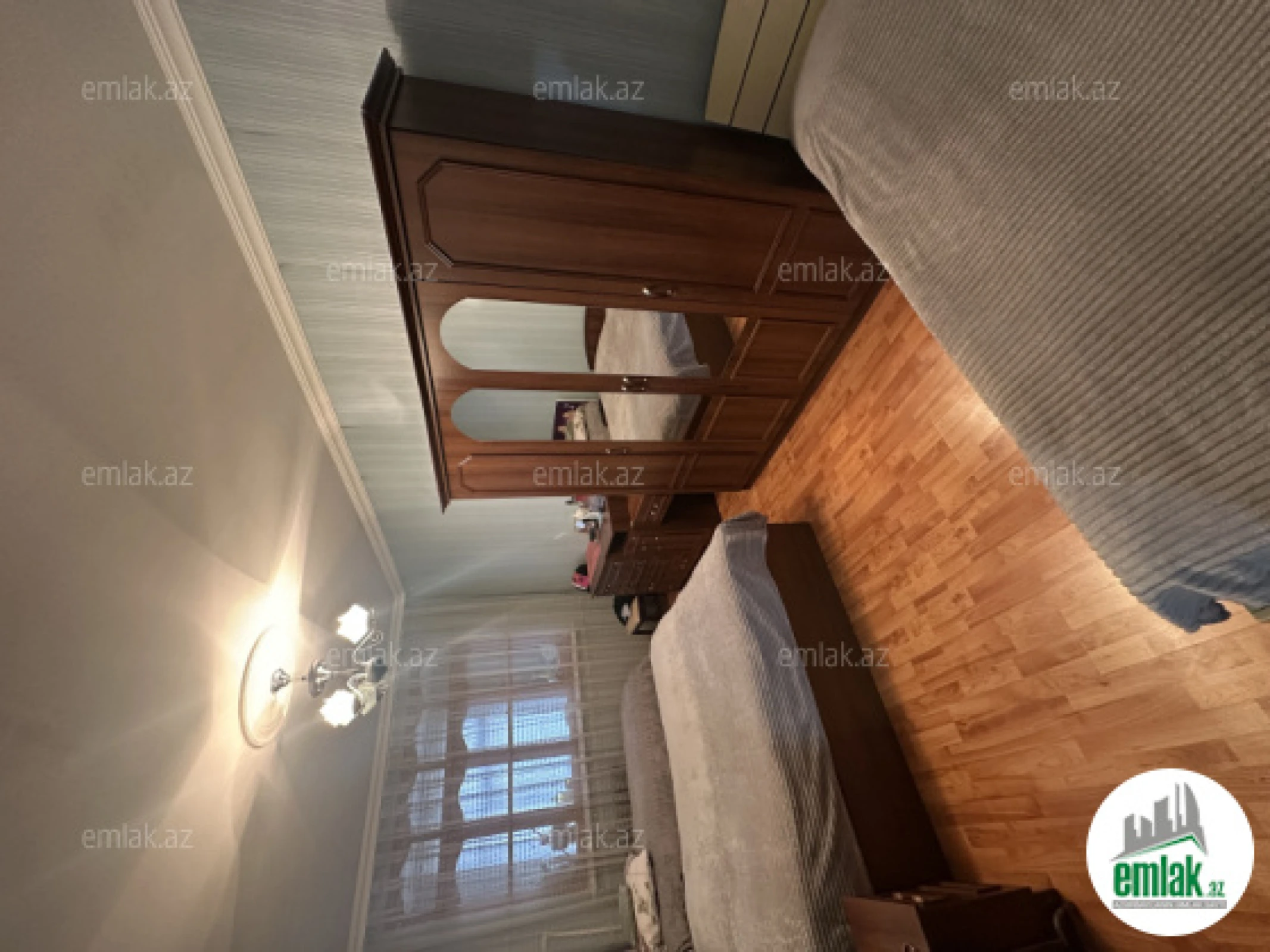 Satılır 4 otaqlı köhnə tikili 100 m²