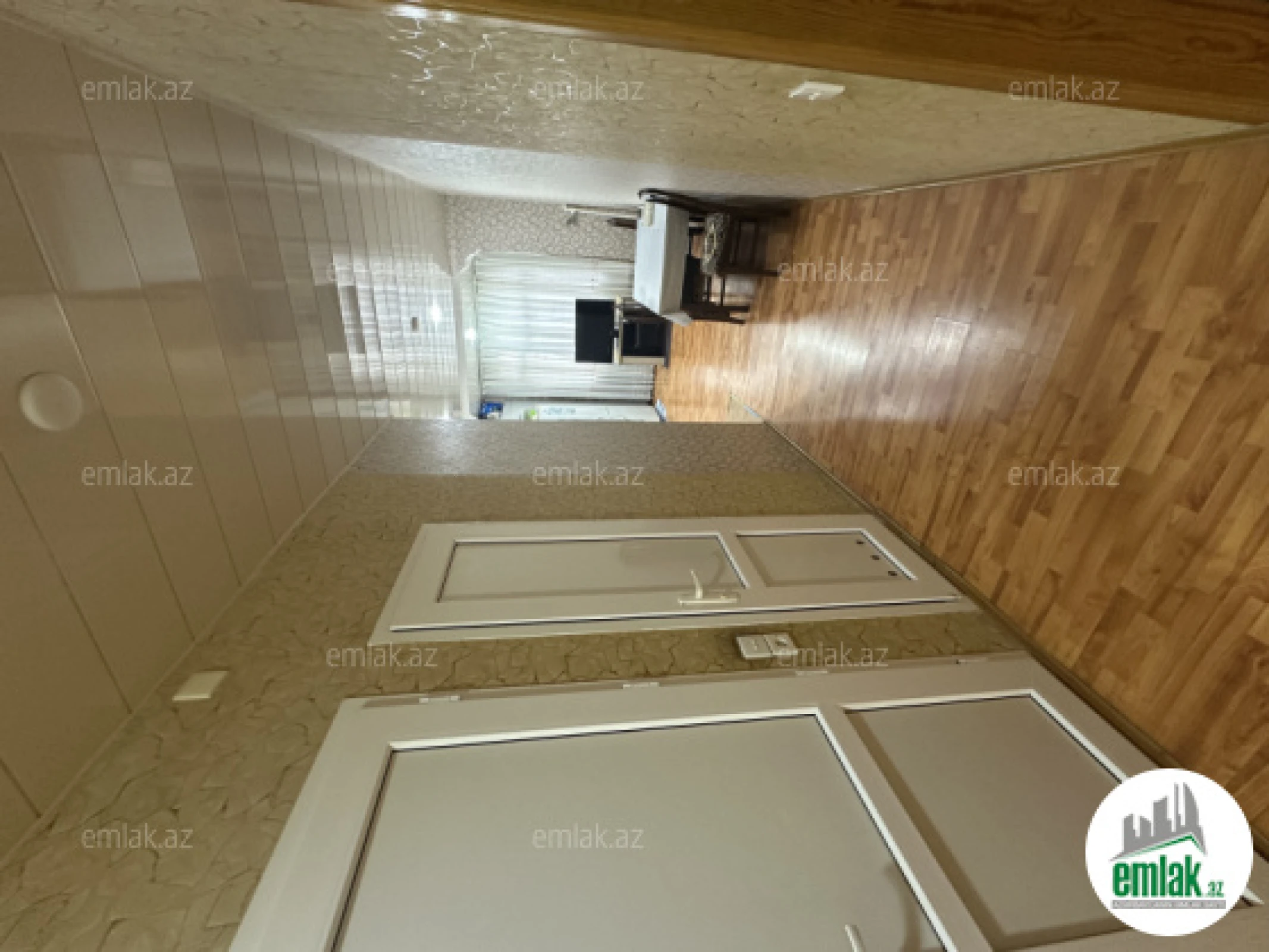 Satılır 4 otaqlı köhnə tikili 100 m²