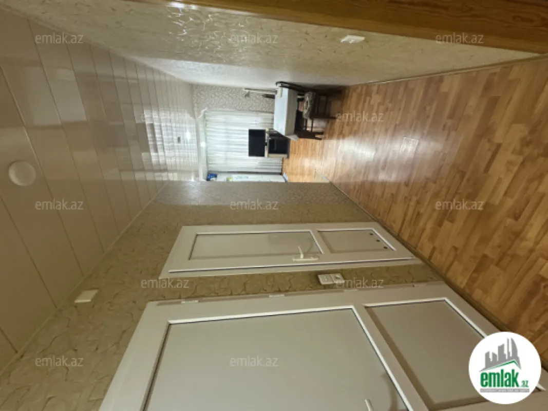 Satılır 4 otaqlı köhnə tikili 100 m²