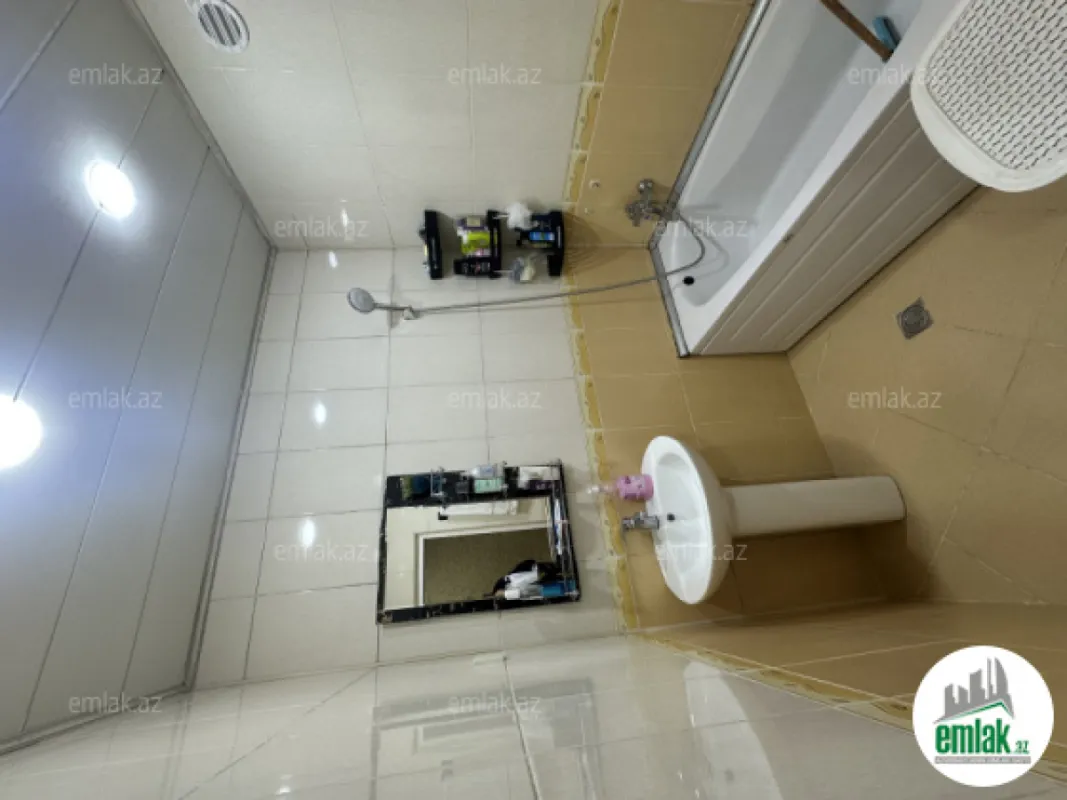 Satılır 4 otaqlı köhnə tikili 100 m²