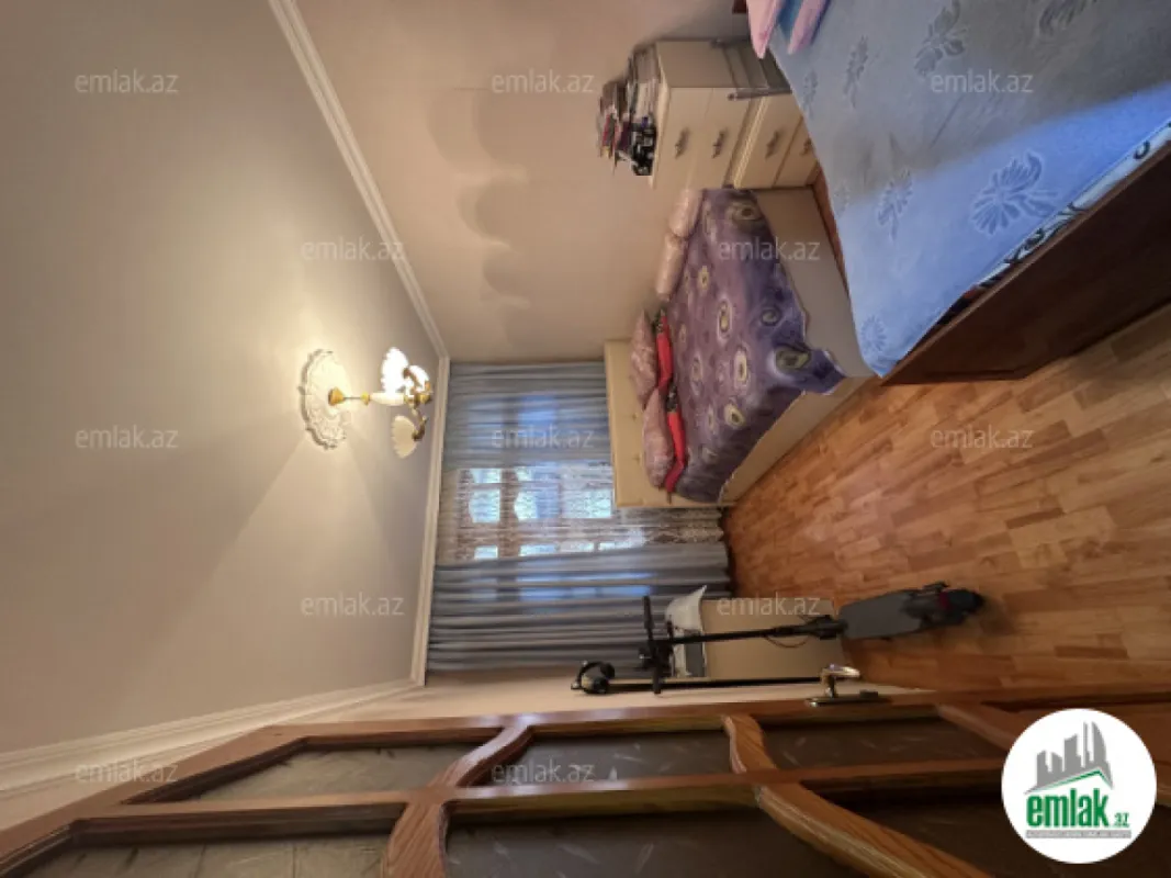 Satılır 4 otaqlı köhnə tikili 100 m²