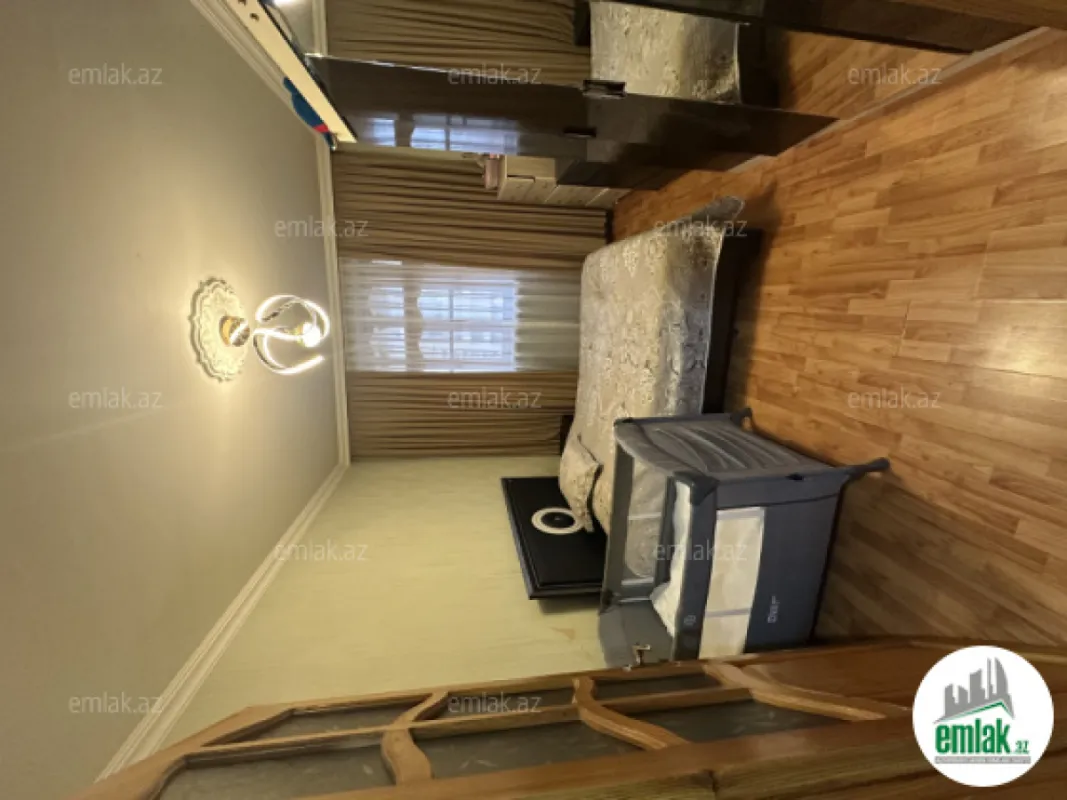 Satılır 4 otaqlı köhnə tikili 100 m²