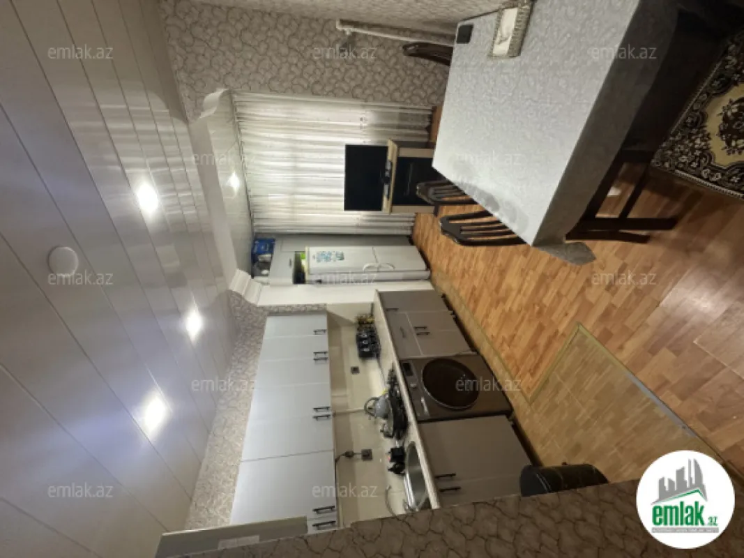 Satılır 4 otaqlı köhnə tikili 100 m²