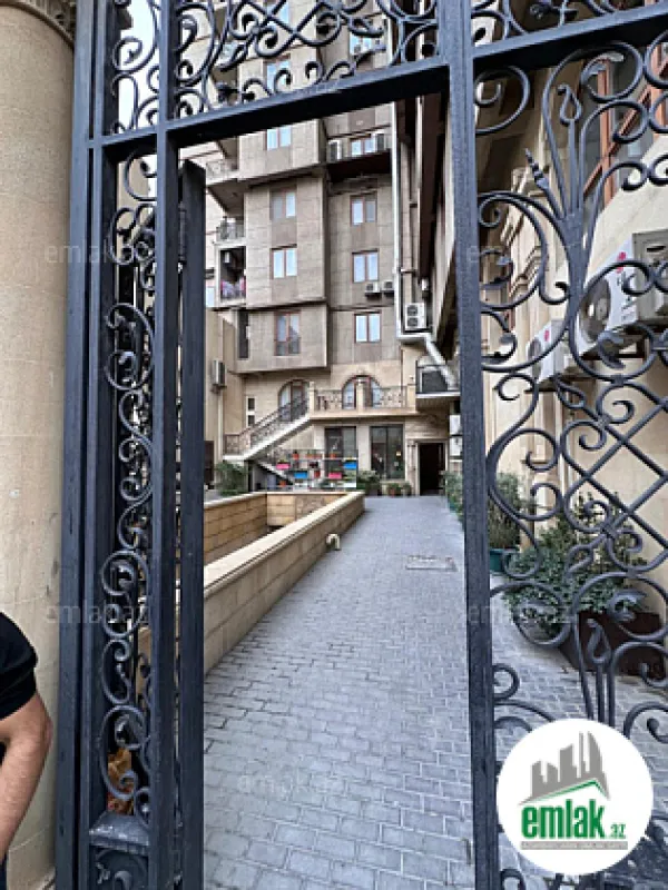 Satılır 4 otaqlı yeni tikili 185 m²