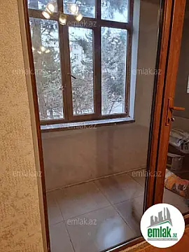 Satılır 3 otaqlı köhnə tikili 80 m²