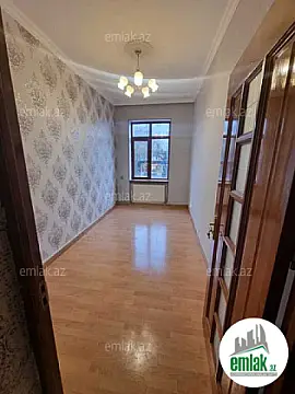 Satılır 3 otaqlı köhnə tikili 80 m²