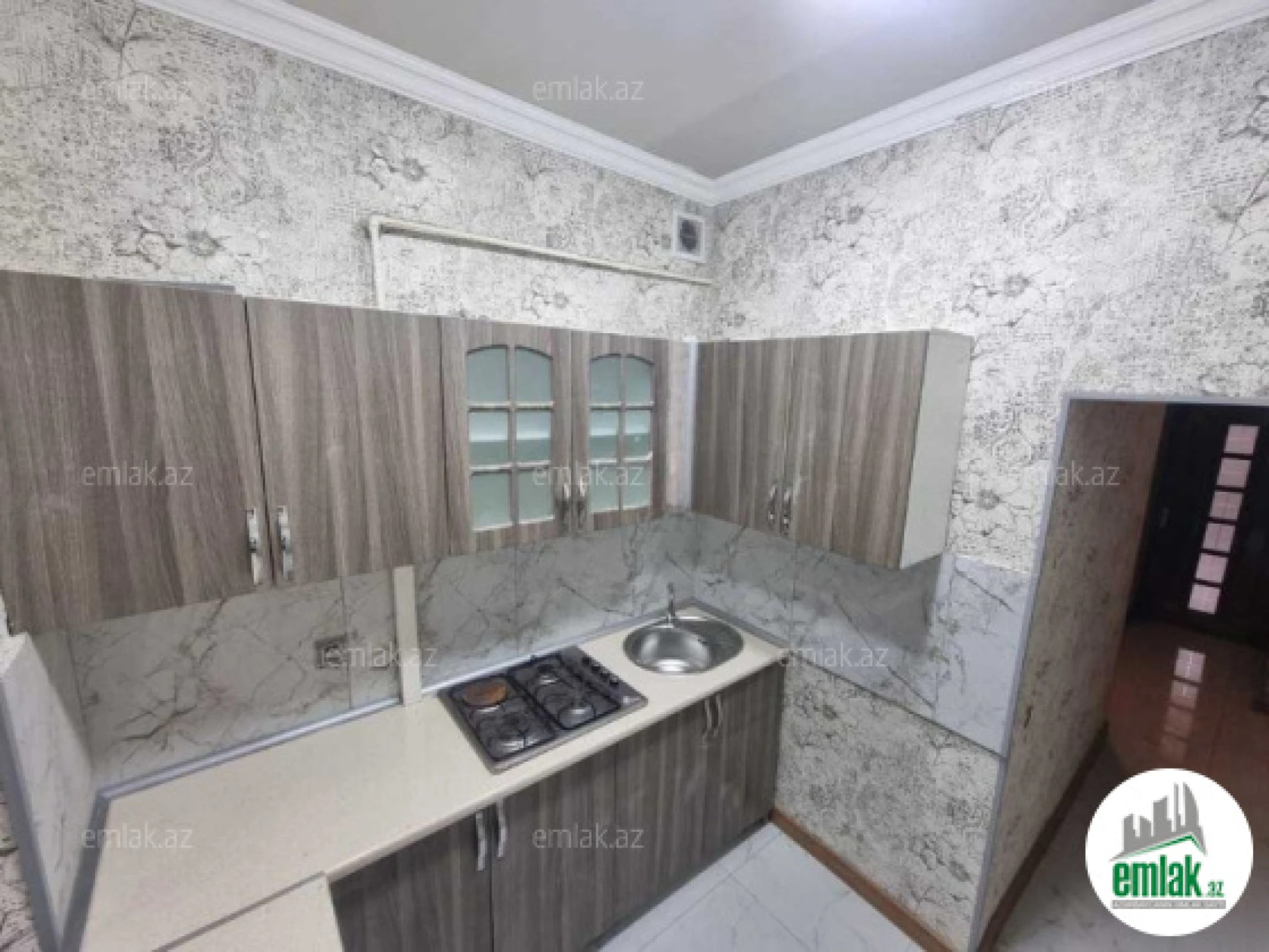 Satılır 3 otaqlı köhnə tikili 80 m²