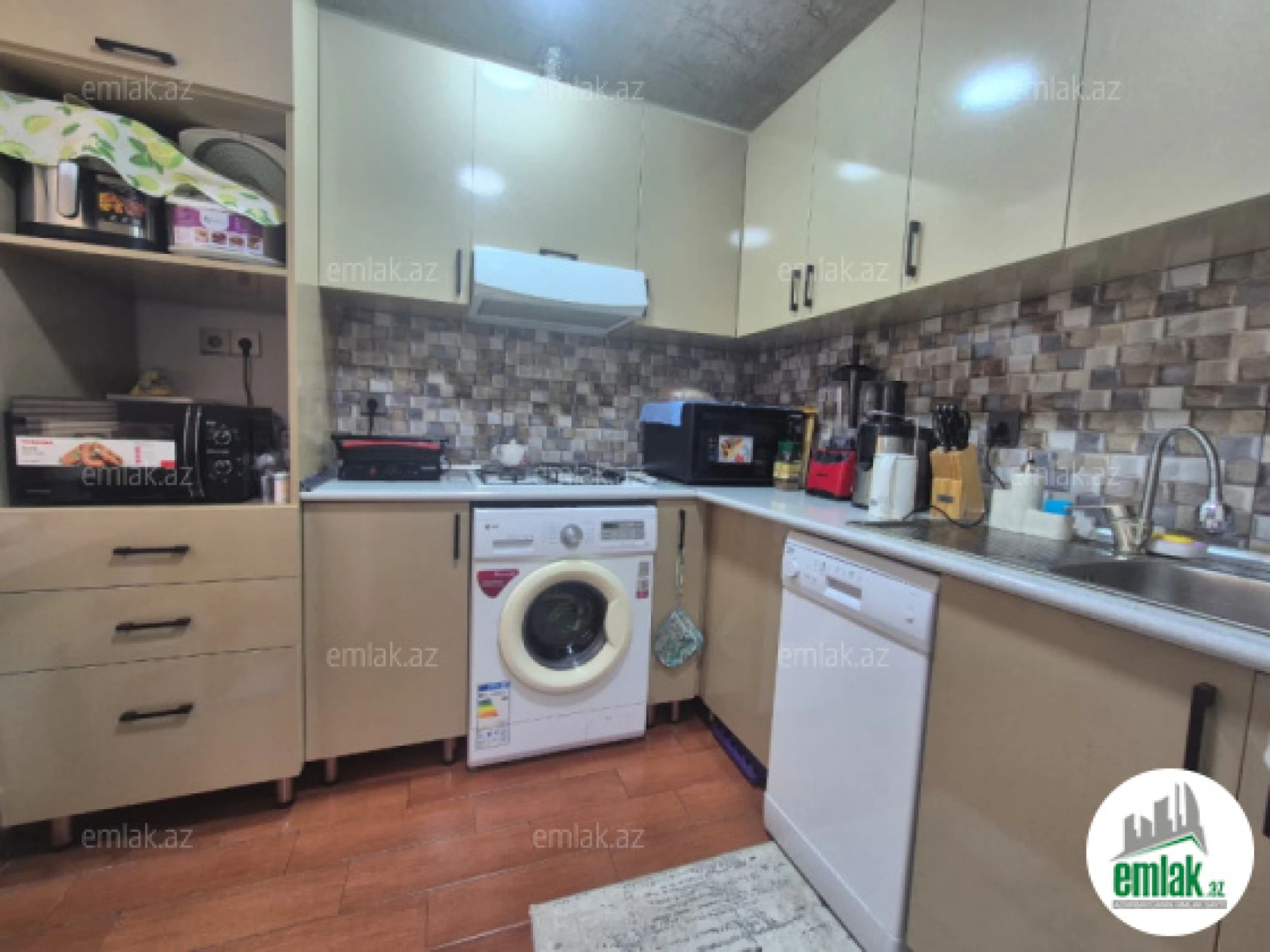 Satılır 3 otaqlı köhnə tikili 90 m²