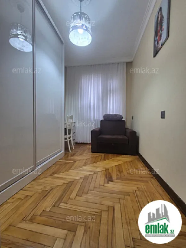 Satılır 3 otaqlı köhnə tikili 90 m²