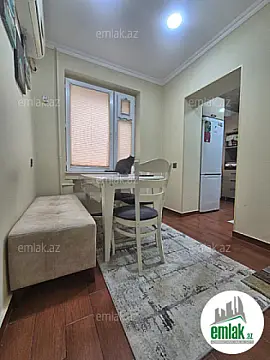 Satılır 3 otaqlı köhnə tikili 90 m²