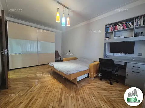 Satılır 3 otaqlı köhnə tikili 90 m²