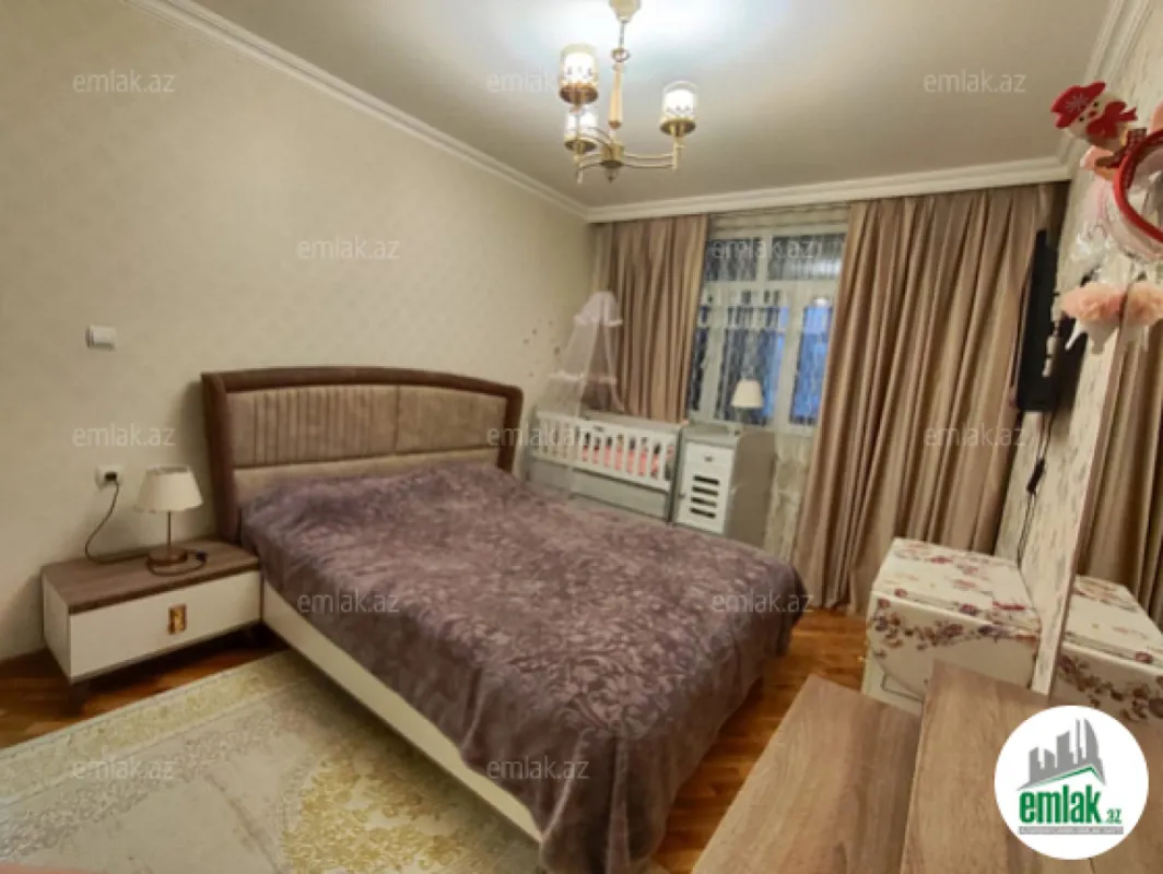 Satılır 4 otaqlı köhnə tikili 104 m²