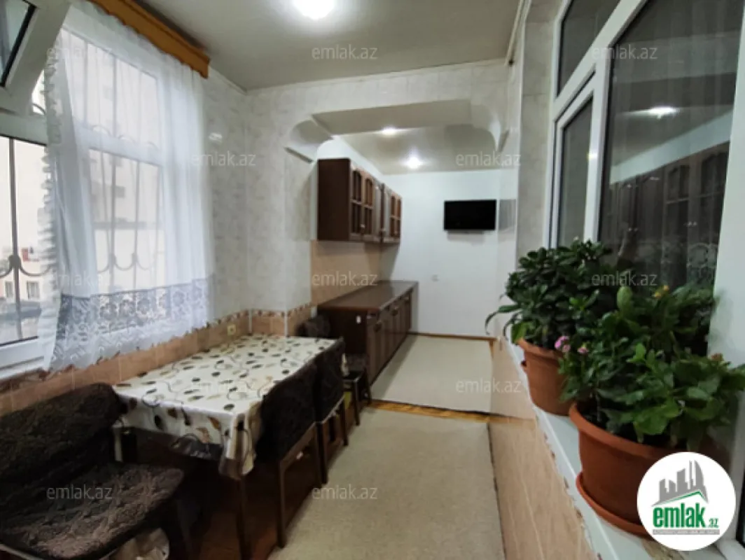 Satılır 4 otaqlı köhnə tikili 104 m²