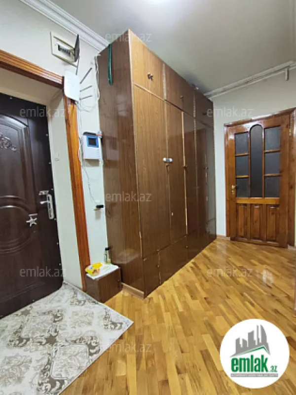 Satılır 4 otaqlı köhnə tikili 104 m²