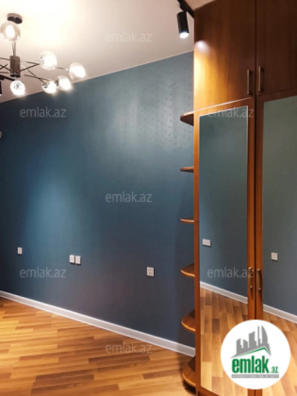 Satılır 2 otaqlı köhnə tikili 65 m²