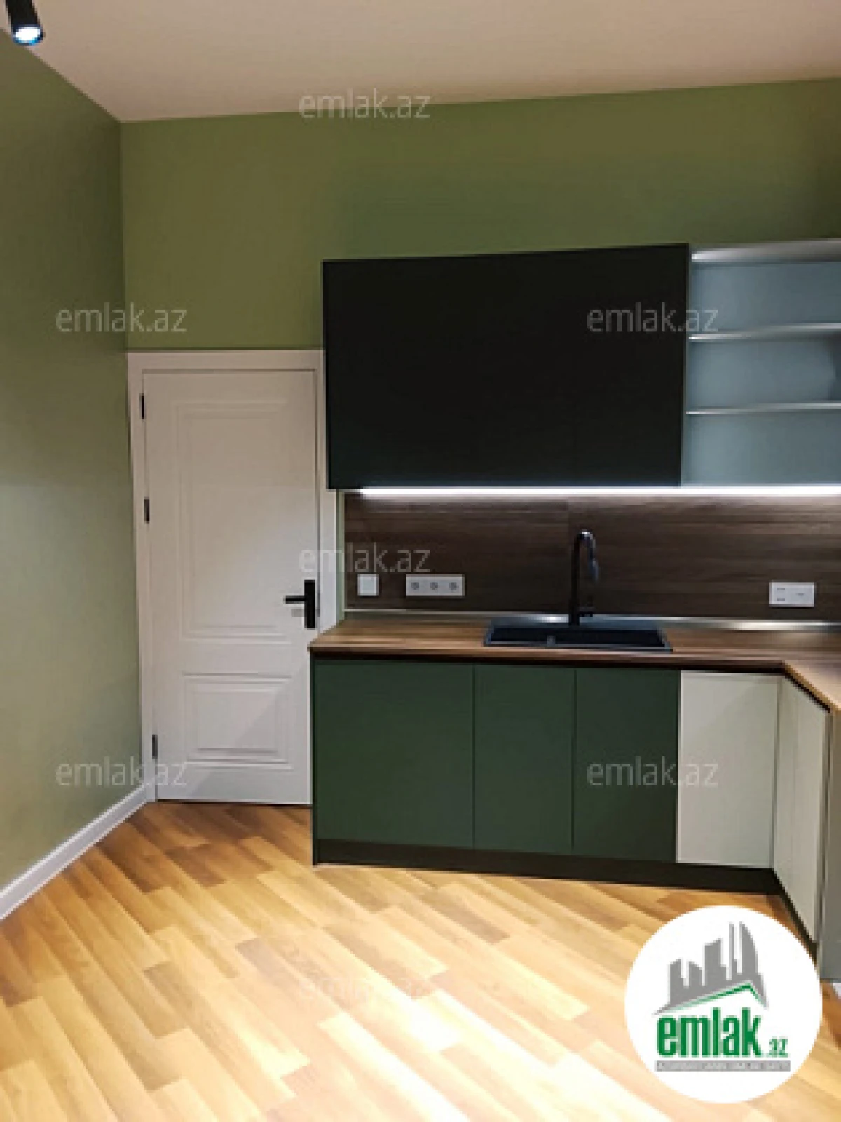 Satılır 2 otaqlı köhnə tikili 65 m²