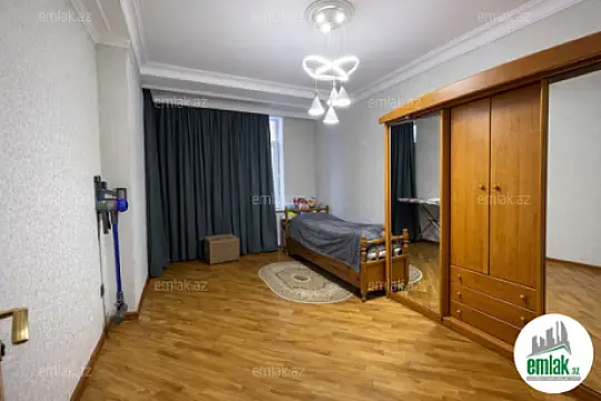 Satılır 3 otaqlı yeni tikili 170 m²