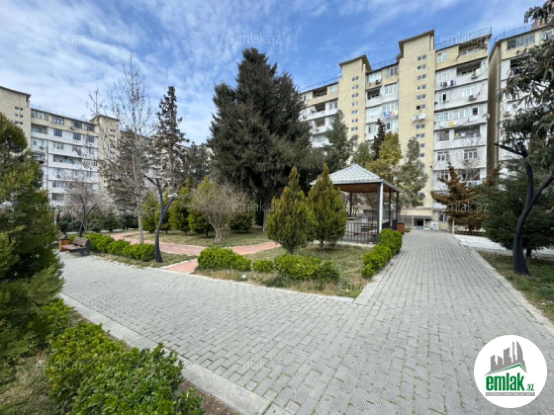 Satılır 2 otaqlı köhnə tikili 65 m²