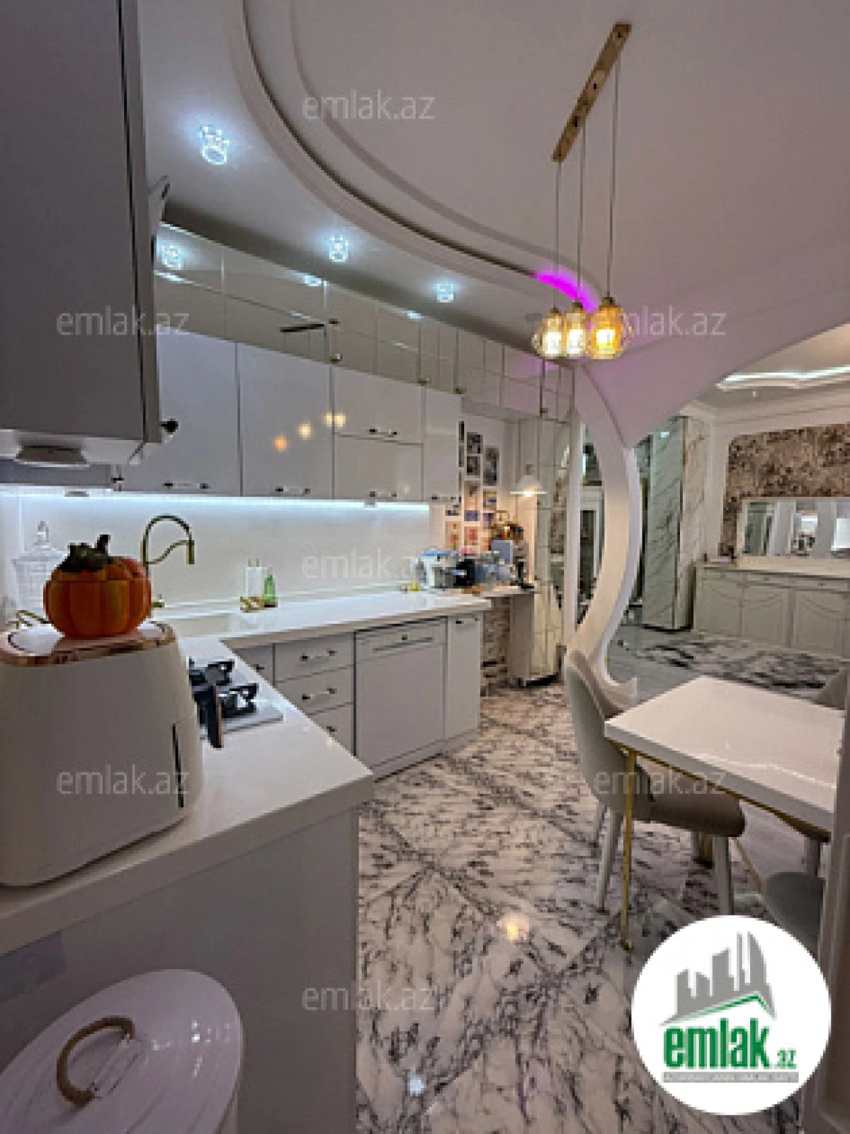 Satılır 3 otaqlı yeni tikili 90 m²