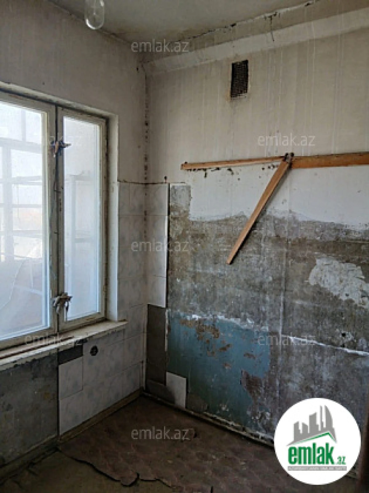 Satılır 2 otaqlı köhnə tikili 70 m²